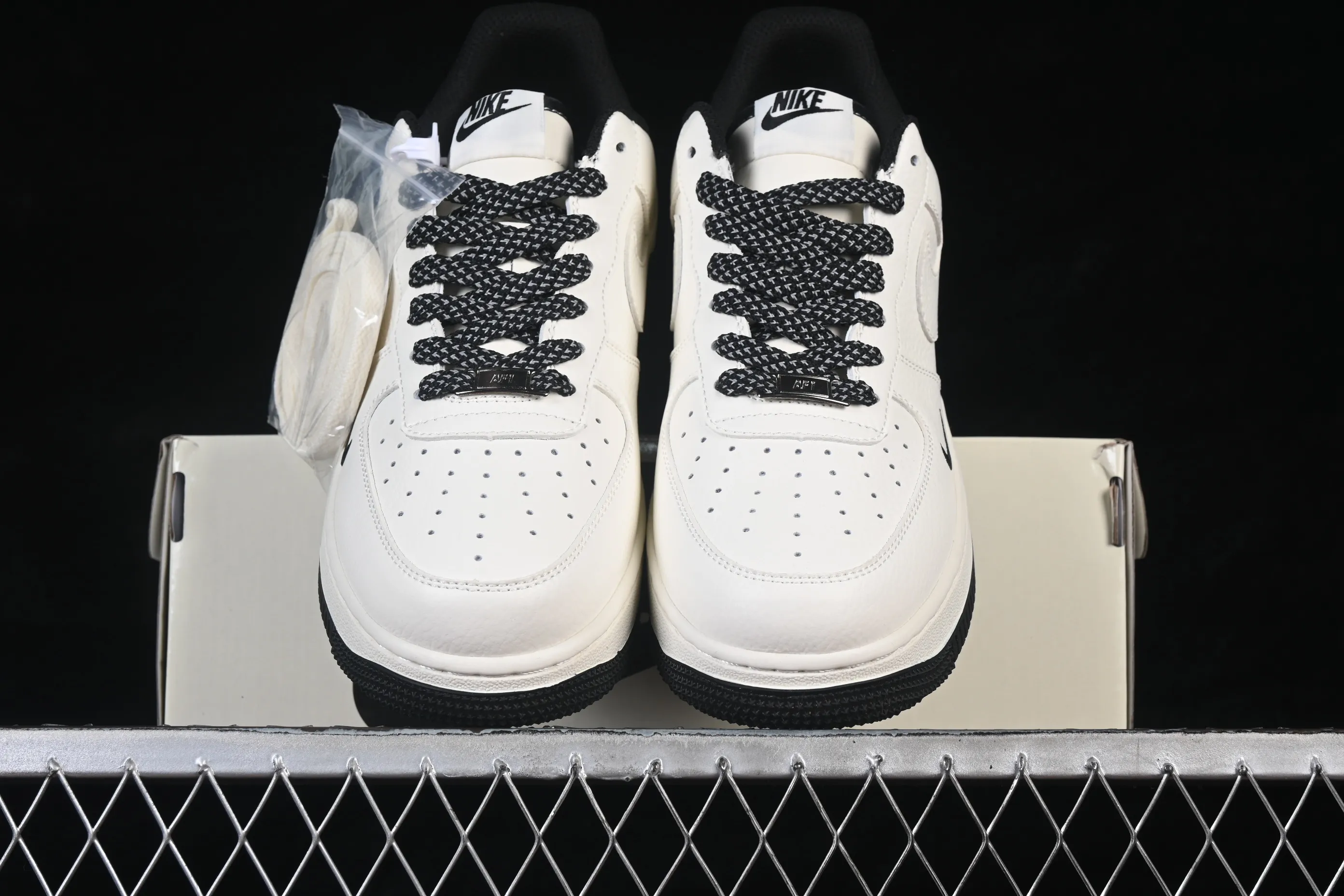 All categories Nk Air Force 1 Air Force series Nk Air Force 1 Low Air Force low-top Nike Air Force 1'07 Low beige black and red contrast Air Force 1 low-top casual sneakers MM3399-813